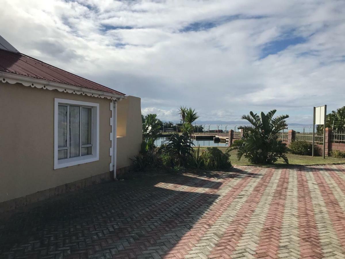 Marina Sands Villa Jeffreys Bay Exterior photo
